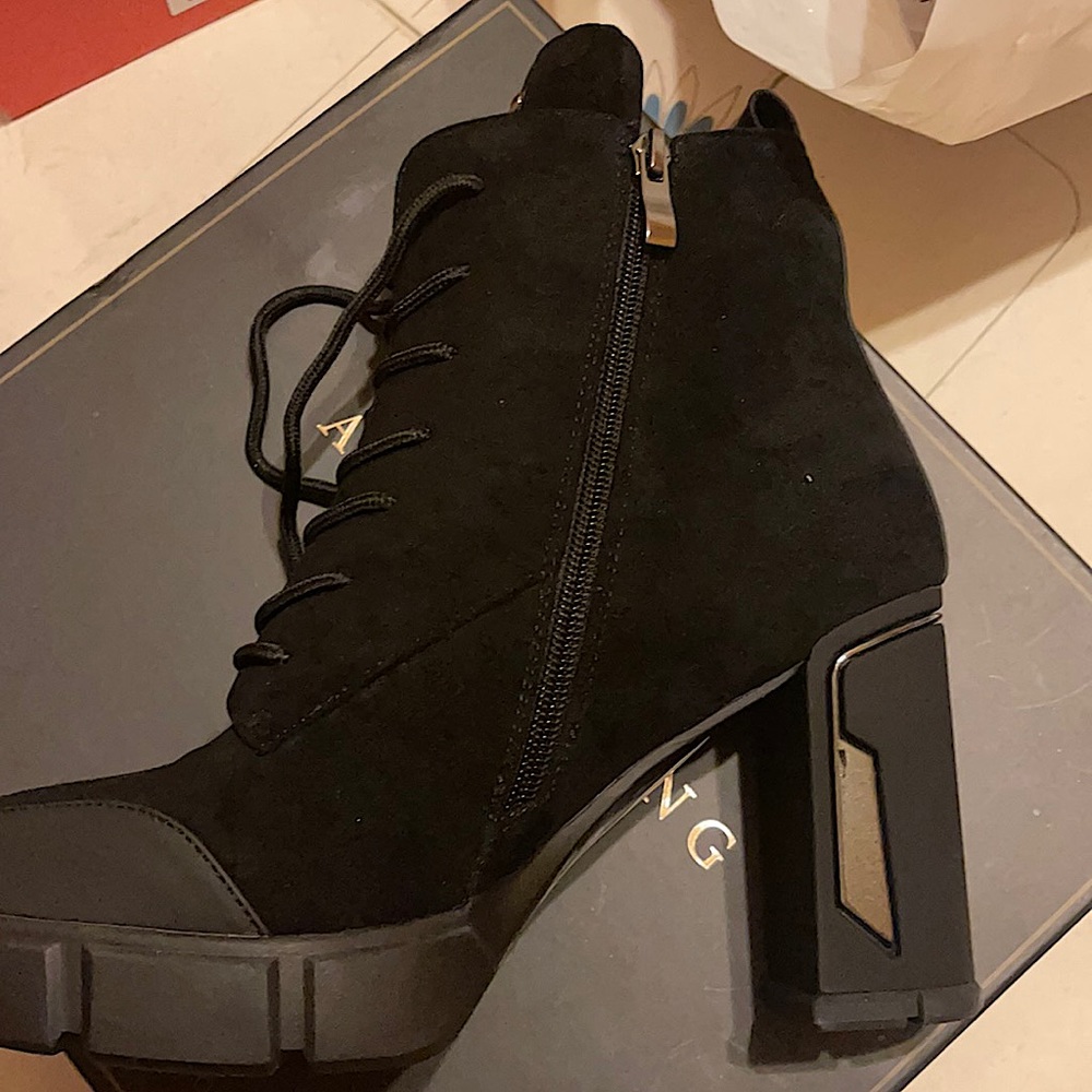 Beautiful black suede ankle boots by Azalea Wang - Picture 1 of 3